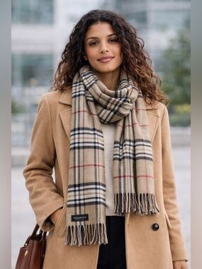 V. FRAAS Cashmink Scarf in Tan and Black